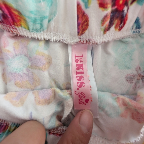 1st Kiss Multicolor Floral Set - Picture 3 of 5